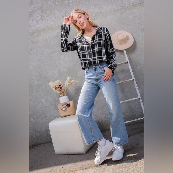 NWT Timing Women’s Plaid Long Sleeve Button Down Shirt Sz Medium, Black & White - Picture 3 of 9